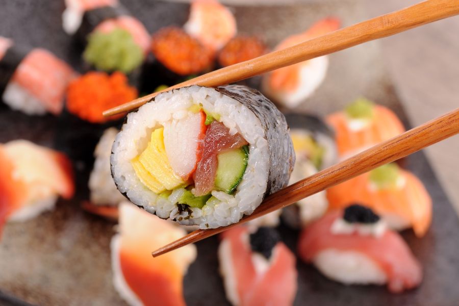 Jak przygotować się do degustacji sushi?